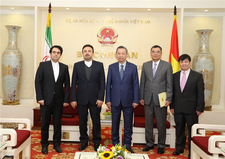 Bộ trưởng Tô Lâm tiếp Đại sứ Cộng hòa Hồi giáo Iran và Đại sứ Cộng hòa xã hội chủ nghĩa dân chủ Sri Lanka tại Việt Nam