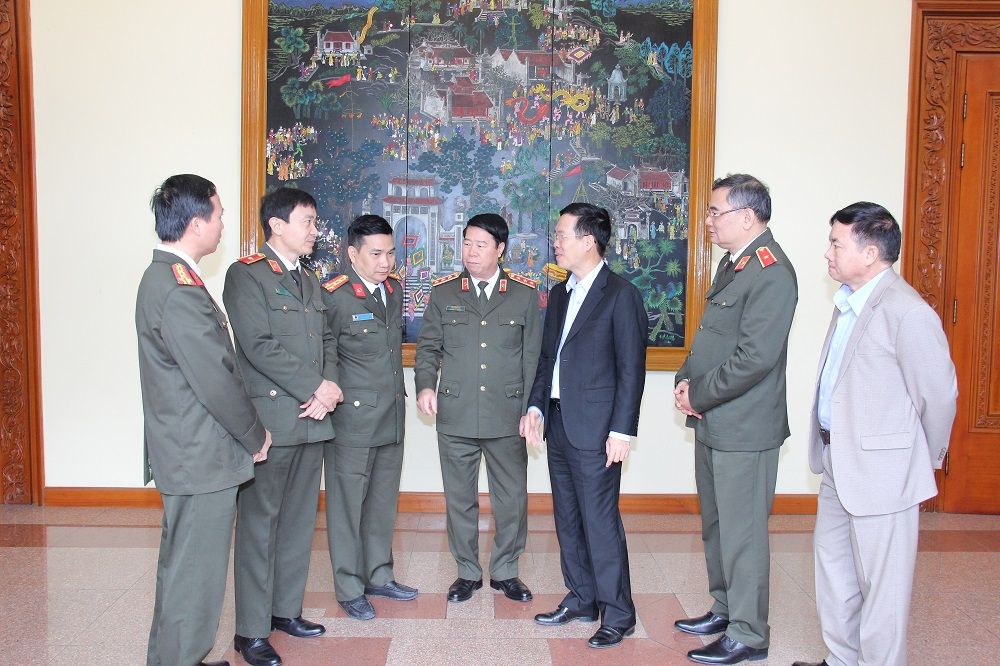 Tăng cường bảo vệ nền tảng tư tưởng của Đảng, đấu tranh, phản bác quan điểm sai trái, thù địch trong tình hình mới