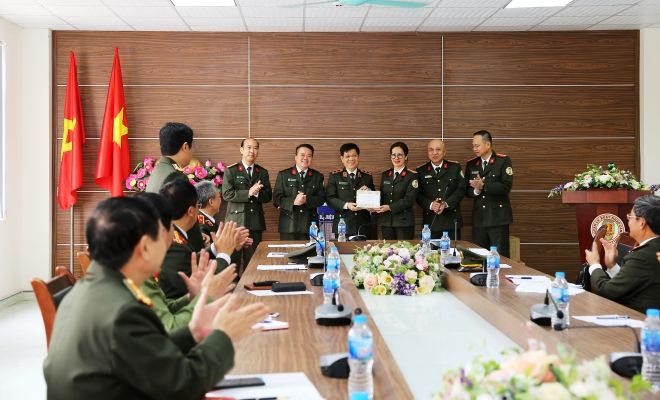 Thứ trưởng Nguyễn Văn Sơn thăm, động viên cán bộ, chiến sỹ Cửa khẩu Cảng Hàng không quốc tế Nội Bài