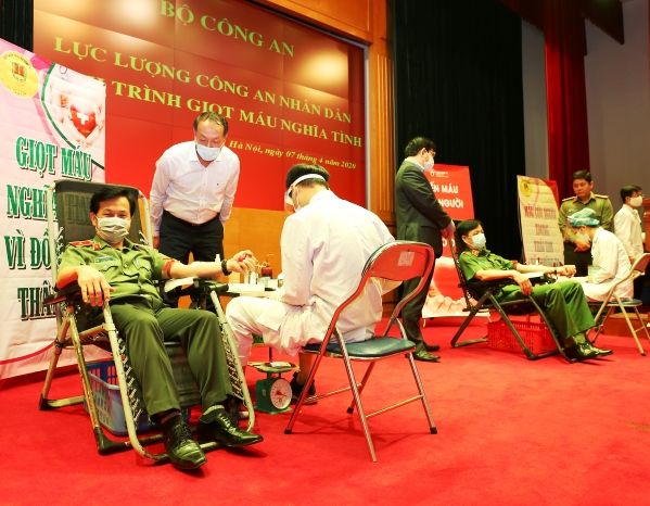 Lực lượng Công an nhân dân với "Hành trình giọt máu nghĩa tình"