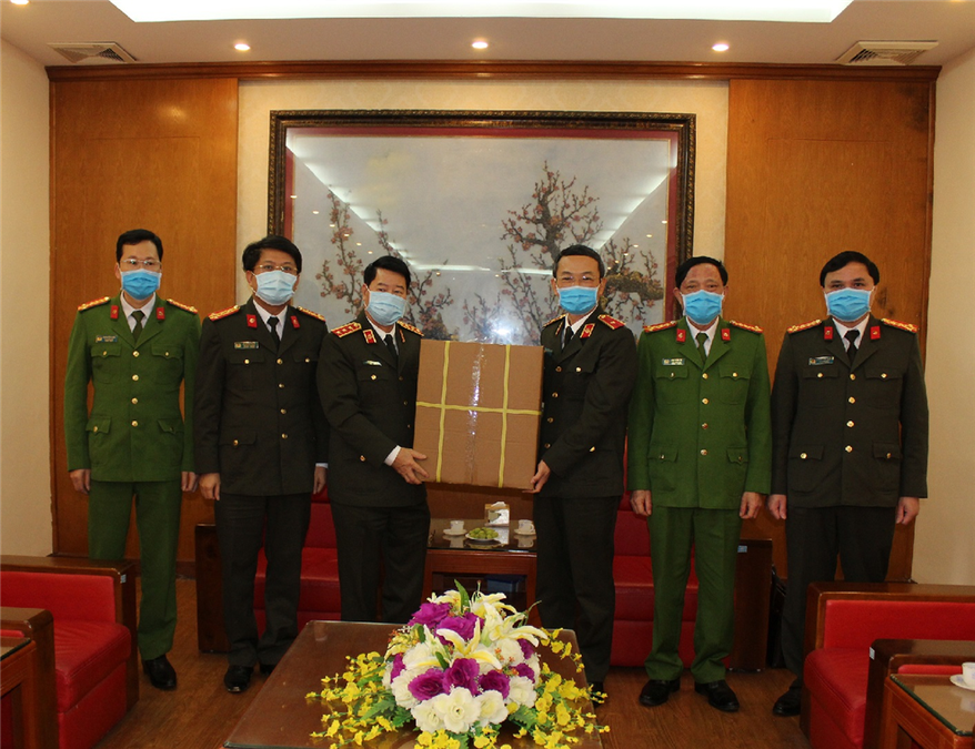 Thứ trưởng Bùi Văn Nam kiểm tra công tác bảo đảm an ninh, trật tự và công tác phòng, chống dịch COVID-19 tại Công an tỉnh Cao Bằng