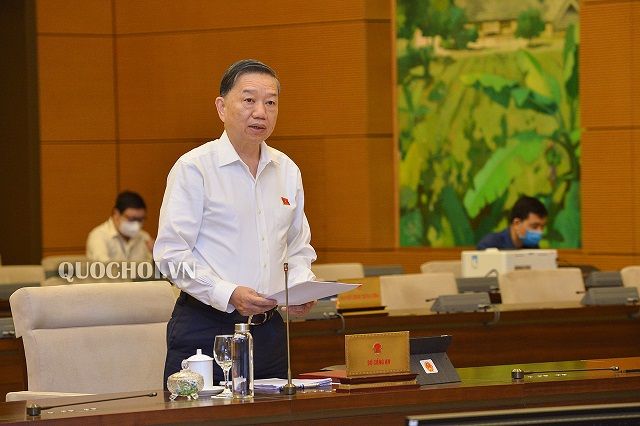 Bộ trưởng Tô Lâm trình bày Tờ trình dự án Luật Cư trú (sửa đổi) trước Quốc hội