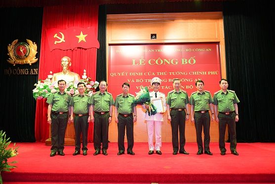 Công bố Quyết định của Thủ tướng Chính phủ và Bộ trưởng Bộ Công an về công tác cán bộ cao cấp trong lực lượng Công an nhân dân