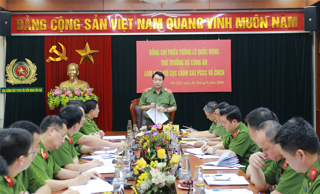 Thứ trưởng Lê Quốc Hùng làm việc với Cục Cảnh sát phòng cháy, chữa cháy và cứu nạn, cứu hộ