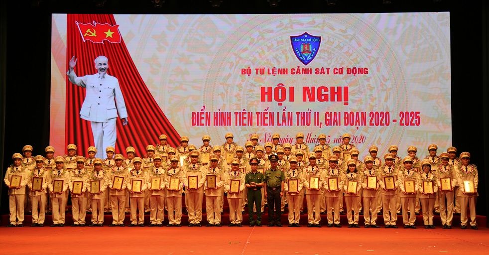 Bộ Tư lệnh Cảnh sát cơ động tôn vinh 18 tập thể, 112 cá nhân điển hình tiên tiến giai đoạn 2015 - 2020