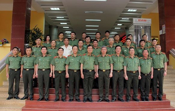 Thứ trưởng Lê Tấn Tới làm việc với Bộ Tư lệnh Cảnh vệ