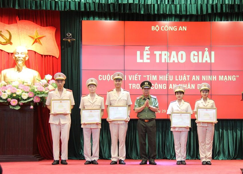 Tổng kết và trao giải Cuộc thi viết “Tìm hiểu Luật An ninh mạng” trong Công an nhân dân