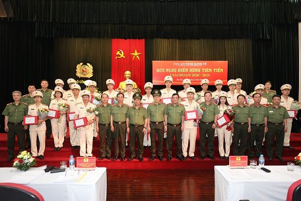 Thứ trưởng Lương Tam Quang dự Hội nghị điển hình tiên tiến của Cục An ninh kinh tế