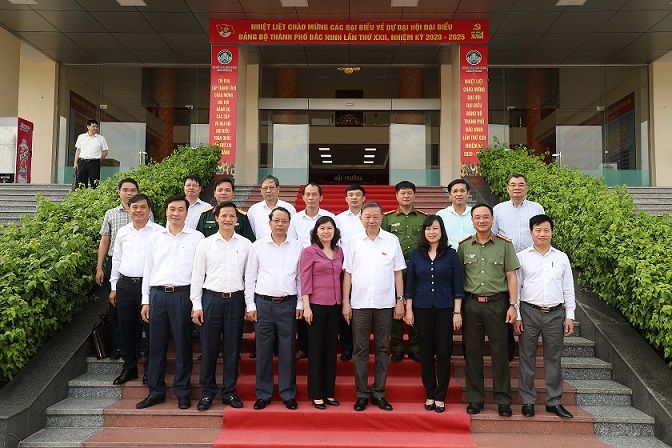 Bộ trưởng Tô Lâm cùng Đoàn đại biểu Quốc hội tỉnh Bắc Ninh tiếp xúc cử tri sau Kỳ họp thứ 9, Quốc hội khóa XIV