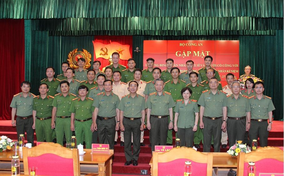Lực lượng Công an nhân dân quyết tâm hoàn thành xuất sắc mọi nhiệm vụ được giao, xứng đáng với những cống hiến, hy sinh của các thế hệ cha anh