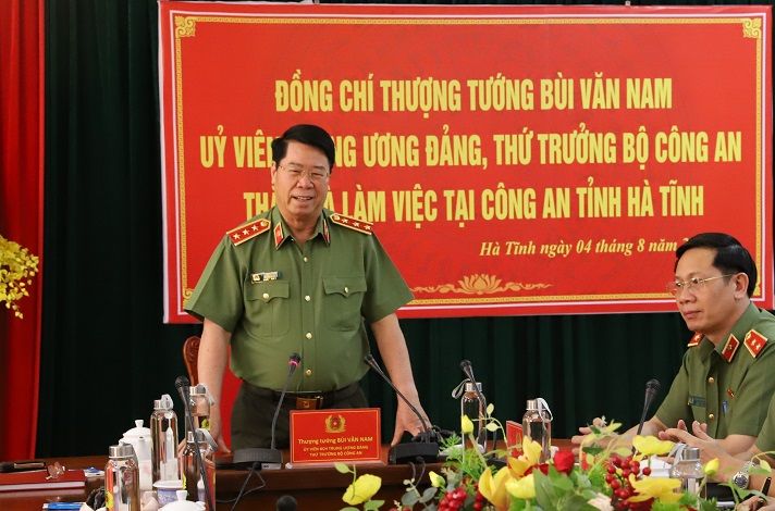 Thứ trưởng Bùi Văn Nam thăm và làm việc tại Công an tỉnh Hà Tĩnh