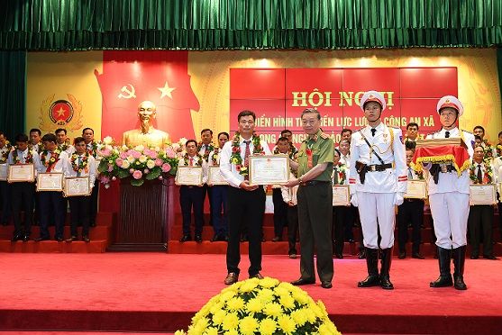 Biểu dương điển hình tiên tiến lực lượng Công an xã trong sự nghiệp bảo đảm an ninh, trật tự tại địa bàn cơ sở