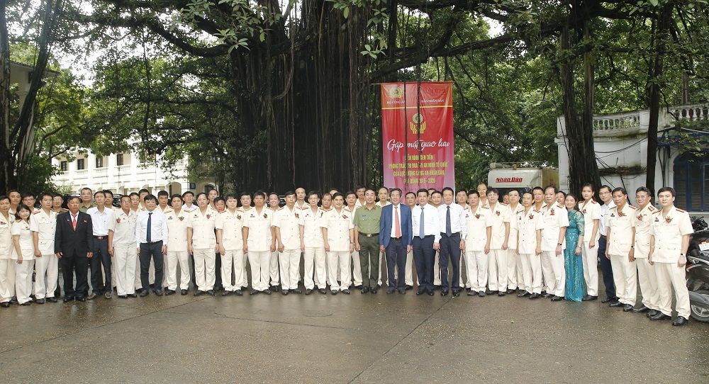 Giao lưu điển hình tiên tiến trong phong trào thi đua “Vì an ninh Tổ quốc” của lực lượng Công an nhân dân với Báo Nhân Dân