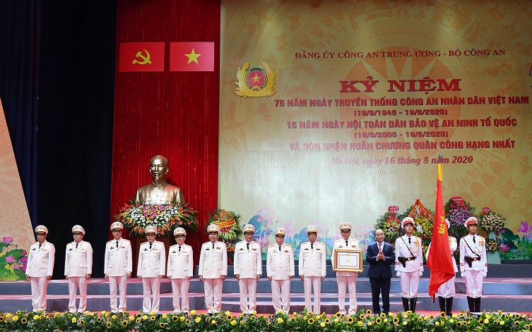 Mít tinh trọng thể kỷ niệm 75 năm Ngày truyền thống Công an nhân dân Việt Nam