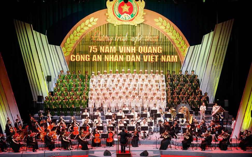 Chương trình nghệ thuật "75 năm vinh quang Công an nhân dân Việt Nam"