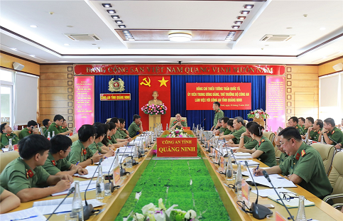 Thứ trưởng Trần Quốc Tỏ làm việc với Công an tỉnh Quảng Ninh