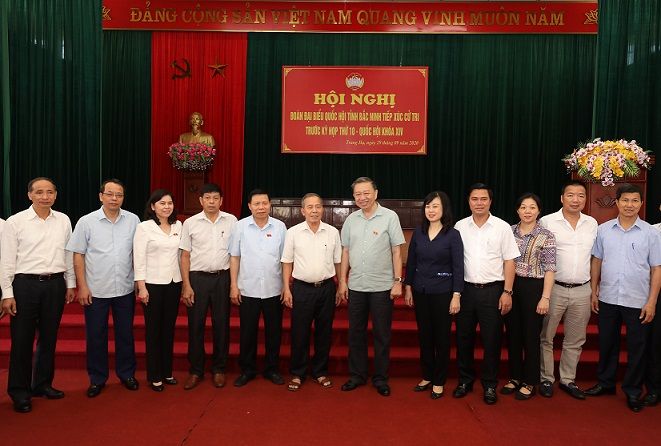 Bộ trưởng Tô Lâm và Đoàn đại biểu Quốc hội tỉnh Bắc Ninh tiếp xúc cử tri trước Kỳ họp thứ 10, Quốc hội khóa XIV