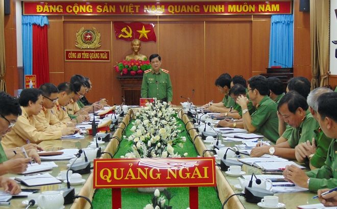 Thứ trưởng Nguyễn Văn Sơn kiểm tra công tác ứng phó bão số 9 tại Công an Quảng Ngãi