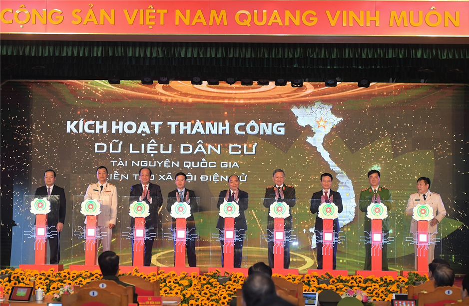 Thủ tướng Nguyễn Xuân Phúc dự Lễ khai trương Hệ thống Cơ sở dữ liệu quốc gia về dân cư và Hệ thống Sản xuất, cấp và quản lý căn cước công dân