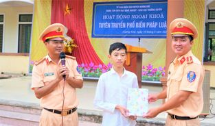 Công an Hà Tĩnh phổ biến kiến thức pháp luật tại trường học