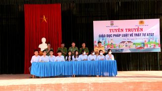 Công an huyện Yên Mô, Ninh Bình tuyên truyền giáo dục pháp luật về trật tự an toàn giao thông cho hơn 1.200 học sinh