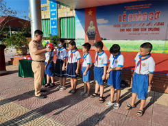 Hải Dương: Tuyên truyền, giáo dục pháp luật về an toàn giao thông cho hàng trăm học sinh