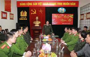 Thứ trưởng Bùi Văn Nam kiểm tra công tác ứng trực và chúc Tết cán bộ, chiến sỹ Công an phường Cửa Nam, quận Hoàn Kiếm, TP Hà Nội