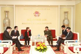 Cục Đối ngoại tiếp Đại sứ Singapore tại Việt Nam