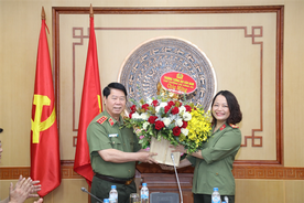 Thứ trưởng Bùi Văn Nam chúc mừng lực lượng báo chí Công an nhân ngày truyền thống
