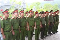 Coi trọng công tác xây dựng Đảng, xây dựng đơn vị, gắn bó với nhân dân