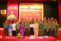 Xây dựng gia đình cán bộ, chiến sỹ Công an hạnh phúc bền vững