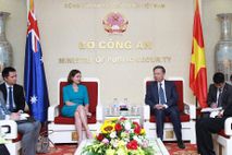 Bộ trưởng Tô Lâm tiếp Đại sứ đặc mệnh toàn quyền Australia tại Việt Nam