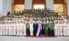 Phó Thủ tướng Chính phủ Vũ Đức Đam gặp mặt Phụ nữ Công an tiêu biểu năm 2018
