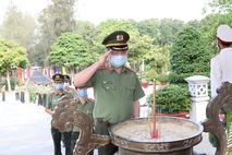 Thứ trưởng Nguyễn Văn Thành viếng Nghĩa trang liệt sỹ Ban An ninh Trung ương cục miền Nam