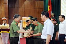 Bộ trưởng Tô Lâm dự Hội nghị tổng kết thực hiện chủ trương hỗ trợ xây dựng, sửa chữa nhà ở cho các hộ nghèo huyện Mường Nhé và triển khai tại huyện Nậm Pồ, tỉnh Điện Biên