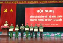 Hiệu quả từ mô hình “Kết nối mạng xã hội - Bình yên cho mỗi gia đình”