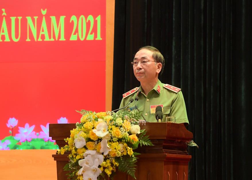 Thứ trưởng Trần Quốc Tỏ điều hành phiên thảo luận tại Hội nghị