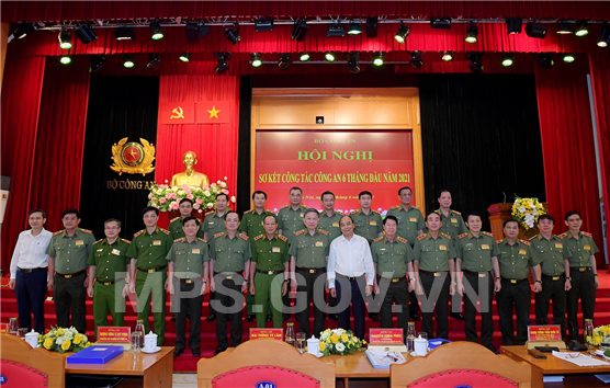 Chủ tịch nước Nguyễn Xuân Phúc; Bộ trưởng Tô Lâm cùng các đại biểu tham dự Hội nghị