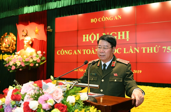 Thứ trưởng Bùi Văn Nam phát biểu tại Hội nghị.