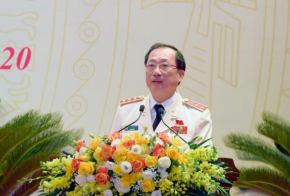 Thượng tướng Nguyễn Văn Thành báo cáo kết quả thẩm tra tư cách đại biểu.