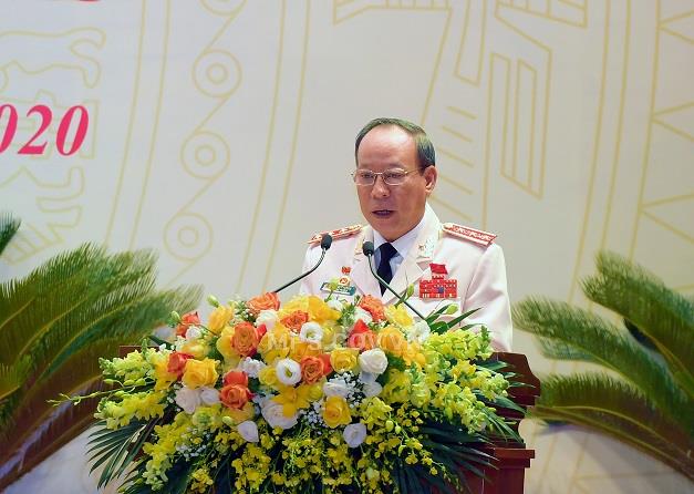 Thượng tướng Lê Quý Vương trình bày tóm tắt dự thảo Báo cáo chính trị của Đảng ủy Công an Trung ương nhiệm kỳ 2015 - 2020.