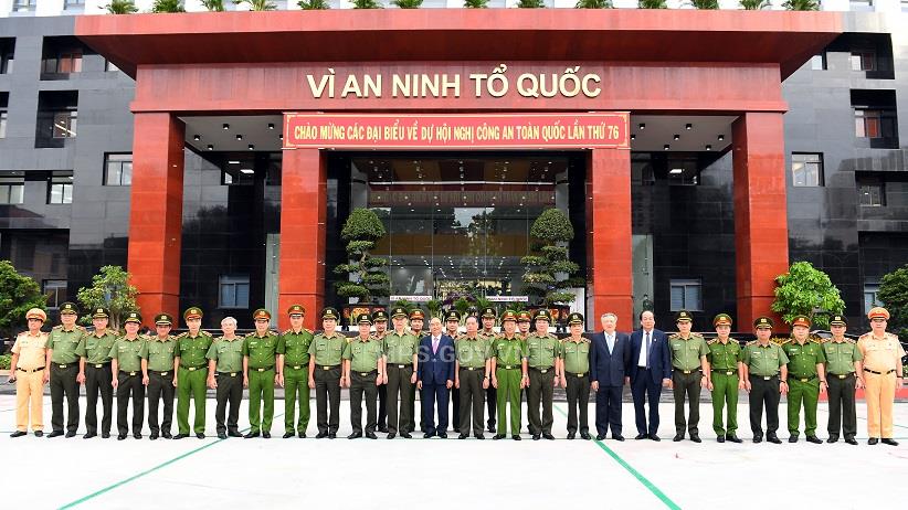 Thủ tướng Chính phủ Nguyễn Xuân Phúc cùng các đại biểu dự Hội nghị