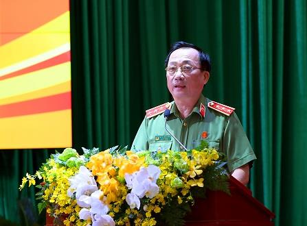 Thứ trưởng Nguyễn Văn Thành điều hành phần tham luận tại Hội nghị
