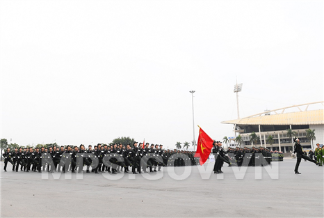 Khối nữ Cảnh sát Cơ động tham gia duyệt đội ngũ tại Lễ xuất quân, diễn tập.