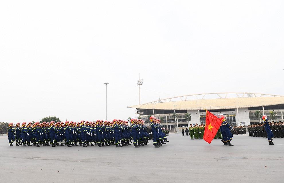 Đội hình lực lượng Cảnh sát PCCC tham gia duyệt đội ngũ tại Lễ xuất quân, diễn tập.