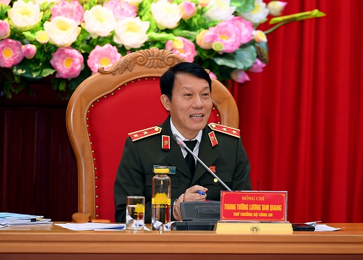 Thứ trưởng Lương Tam Quang chủ trì buổi họp báo sau khai mạc Hội nghị.