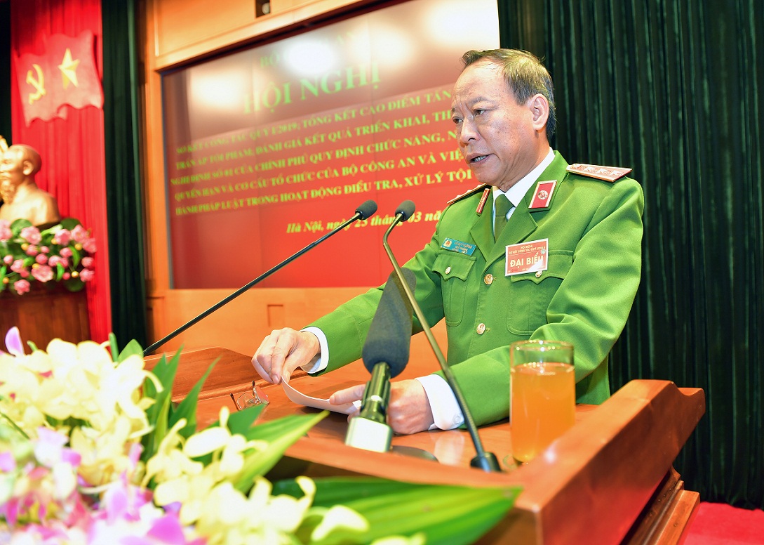 Thứ trưởng Lê Quý Vương điều hành phiên thảo luận.