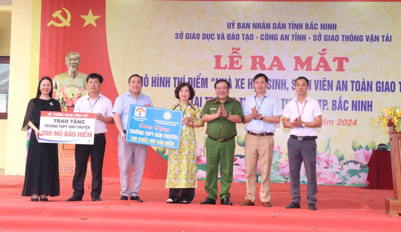 lễ ra mắt hàn thuyên.jpg