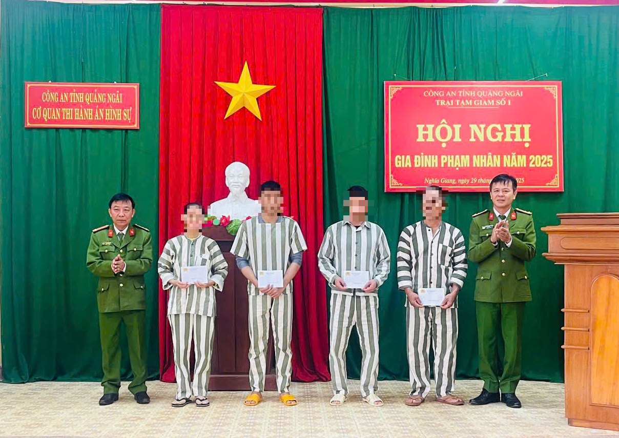 HN gia đình 1-1.jpg