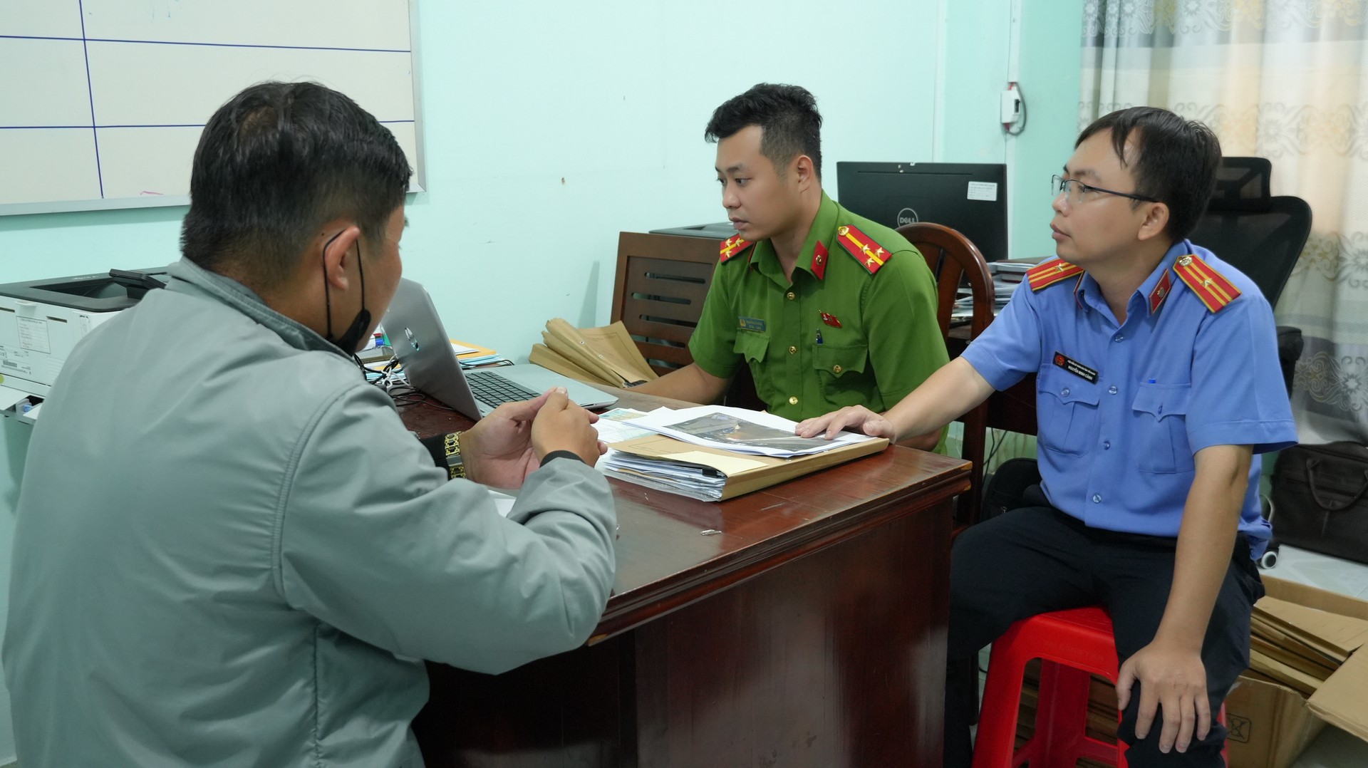 Cơ quan Cảnh sát điều tra Công an tỉnh Đồng Tháp khởi tố bị can Lương Văn Quốc về hành vi gây rối trật tự công cộng. Ảnh Trọng Tín.JPG